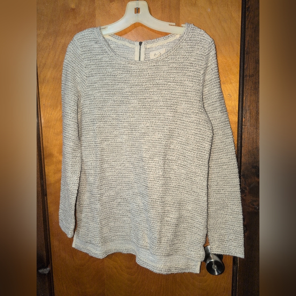 Per Se Woman's Medium Sparkly Sweater